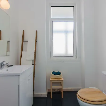 Apartamento Typical Light Filled Graca W Ac, By Timecooler