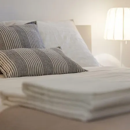 Typical Light Filled Graca W Ac, By Timecooler Апартаменти