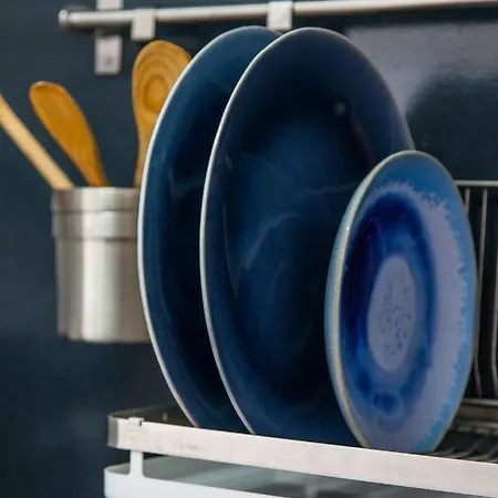 아파트 Typical Light Filled Graca W Ac, By Timecooler