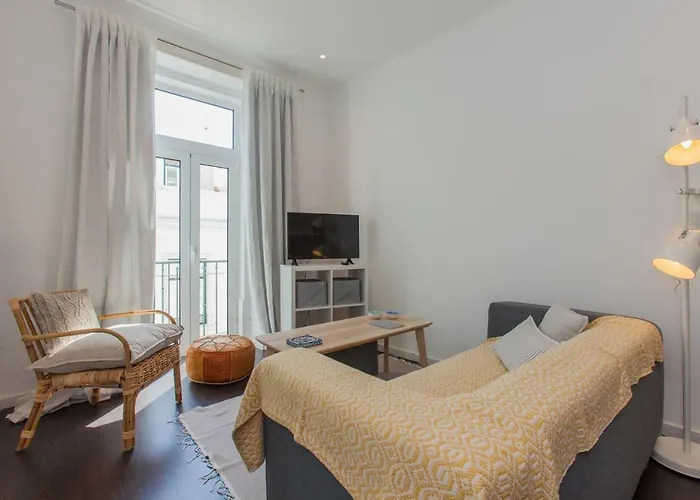 Typical Light Filled Graca W Ac, By Timecooler شقة *