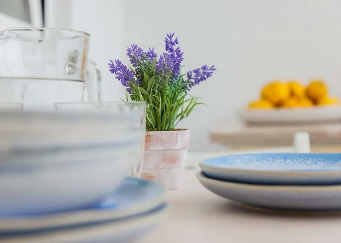 شقة Typical Light Filled Graca W Ac, By Timecooler