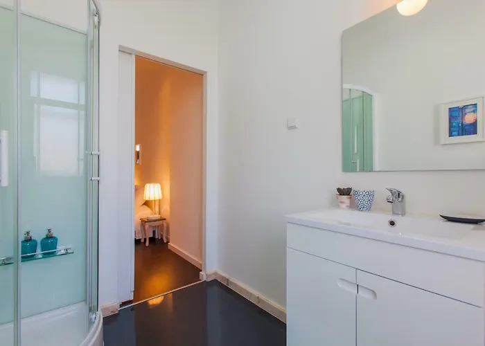 Διαμέρισμα Typical Light Filled Graca W Ac, By Timecooler