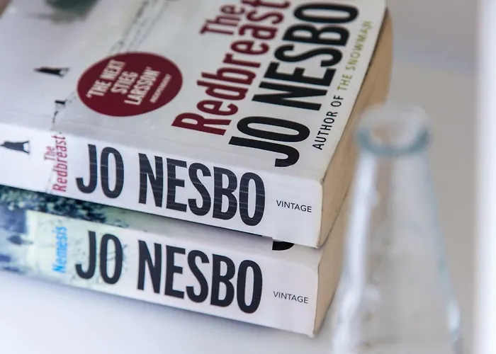 Typical Light Filled Graca W Ac, By Timecooler شقة