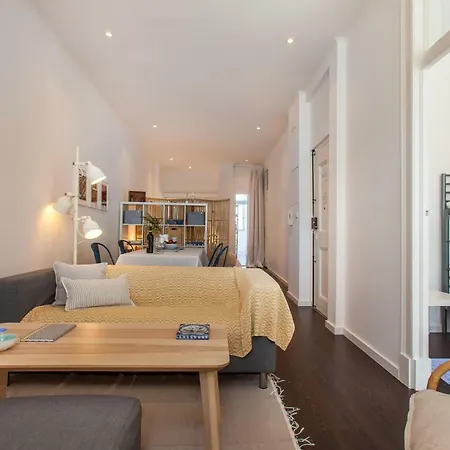 Typical Light Filled Graça Apartment, By Timecooler * Lisboa