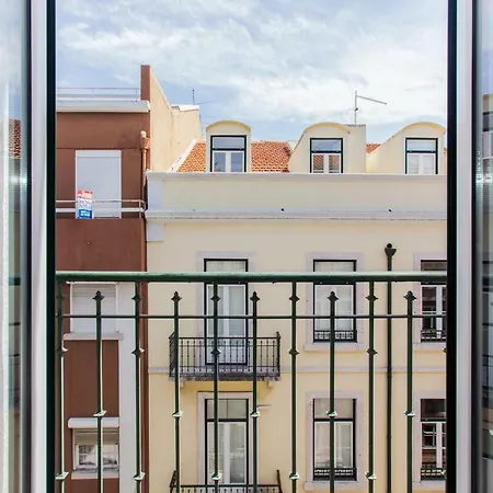 Typical Light Filled Graça Apartment, By Timecooler