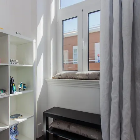 Typical Light Filled Graça Apartment, By Timecooler
